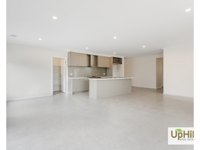 27 Yoho Road, Clyde VIC 3978