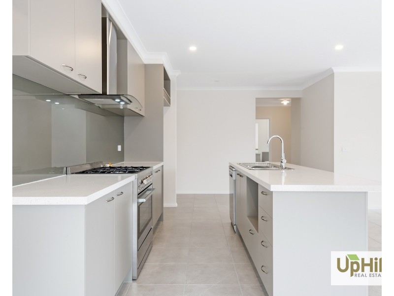 27 Yoho Road, Clyde VIC 3978