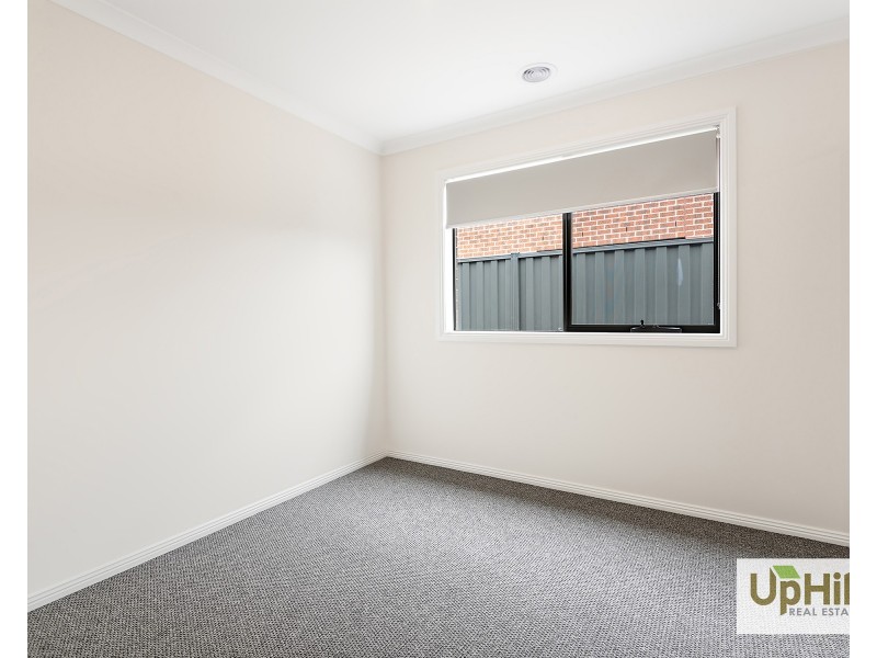 27 Yoho Road, Clyde VIC 3978