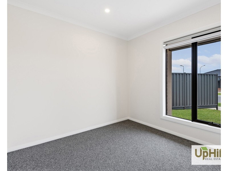 27 Yoho Road, Clyde VIC 3978