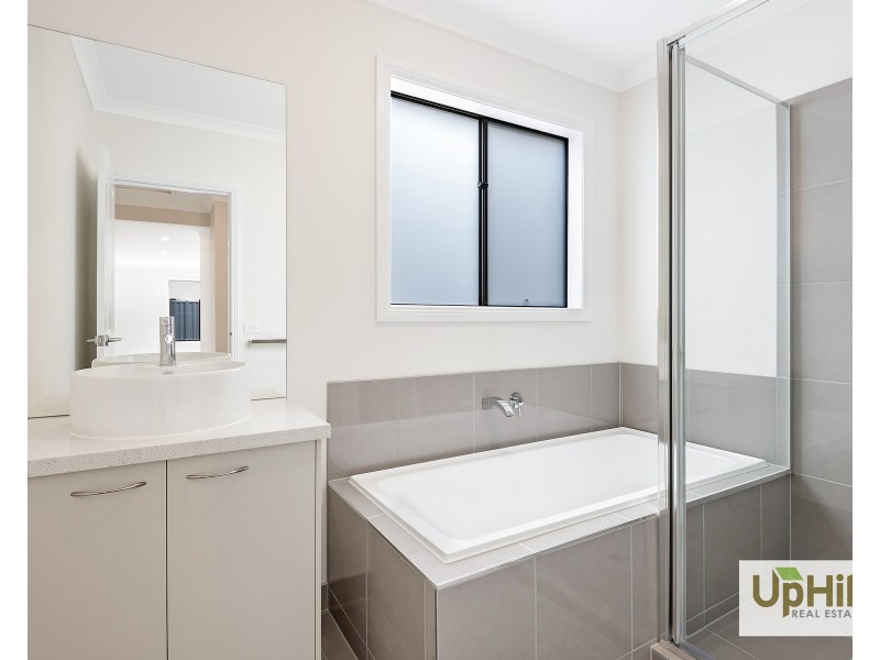 27 Yoho Road, Clyde VIC 3978