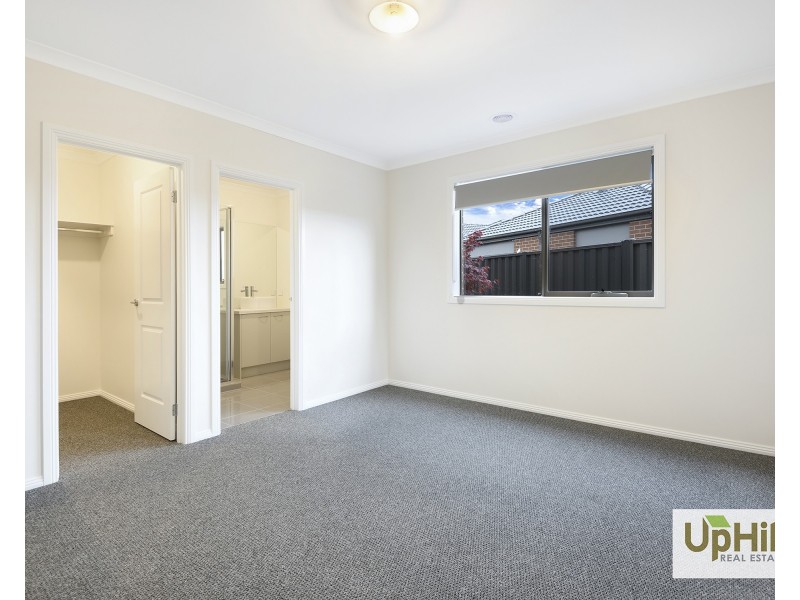 27 Yoho Road, Clyde VIC 3978
