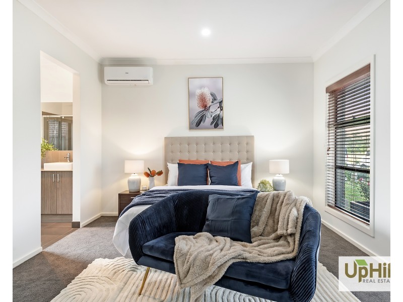 36 Glenrose Boulevard, Clyde North VIC 3978