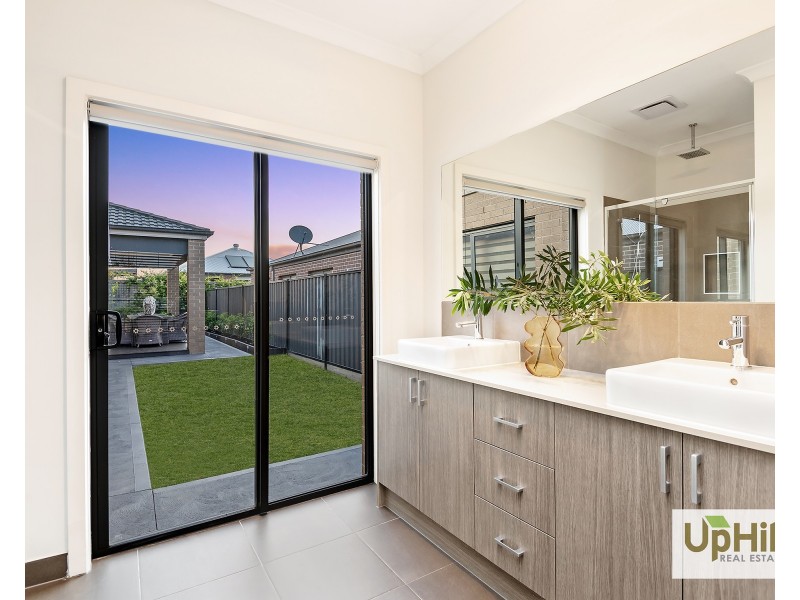 36 Glenrose Boulevard, Clyde North VIC 3978