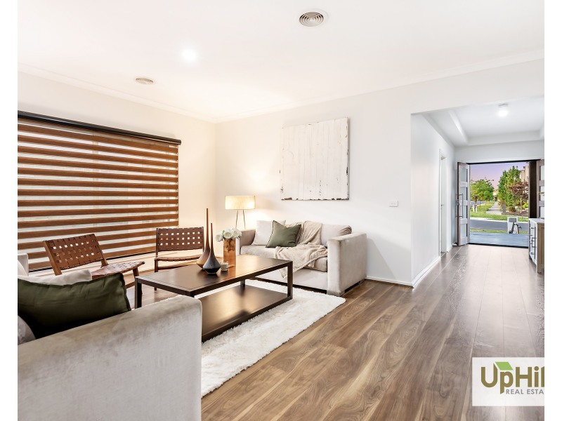 36 Glenrose Boulevard, Clyde North VIC 3978