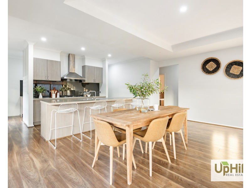 36 Glenrose Boulevard, Clyde North VIC 3978