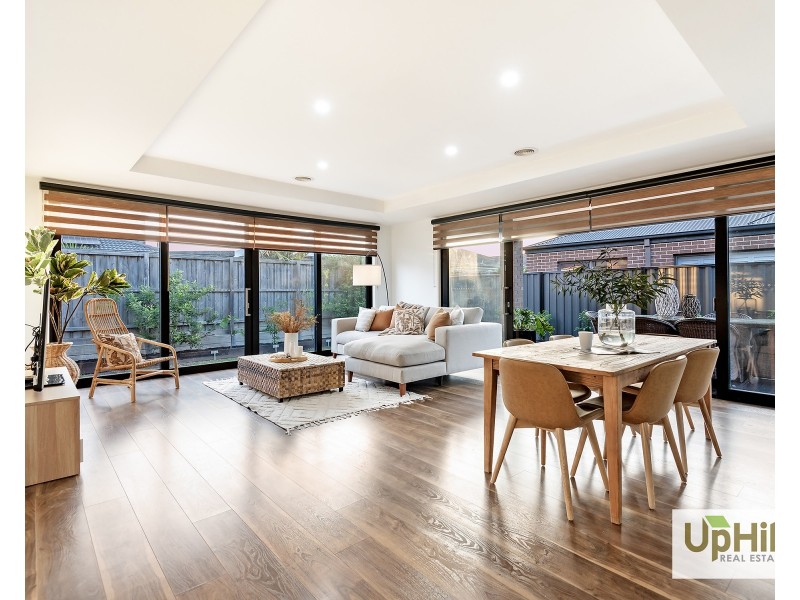 36 Glenrose Boulevard, Clyde North VIC 3978