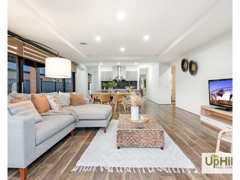 36 Glenrose Boulevard, Clyde North VIC 3978