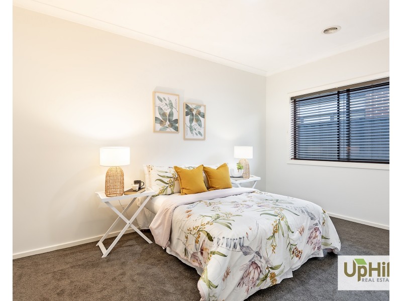 36 Glenrose Boulevard, Clyde North VIC 3978