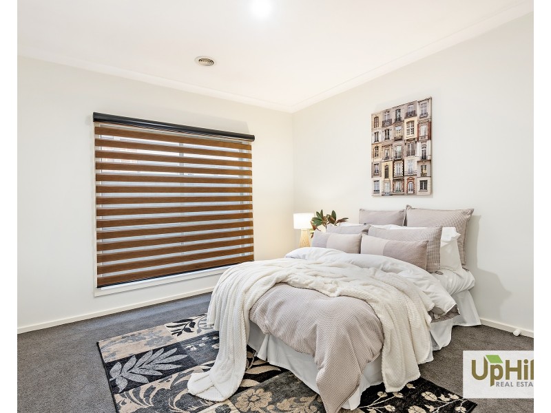 36 Glenrose Boulevard, Clyde North VIC 3978