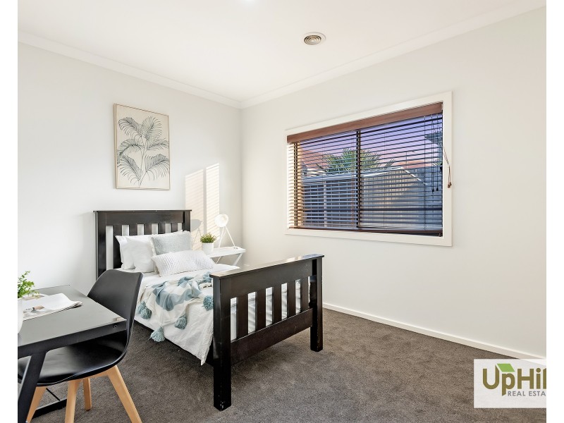 36 Glenrose Boulevard, Clyde North VIC 3978