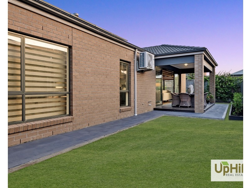 36 Glenrose Boulevard, Clyde North VIC 3978