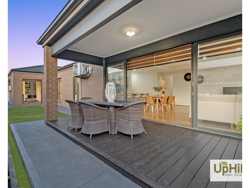 36 Glenrose Boulevard, Clyde North VIC 3978