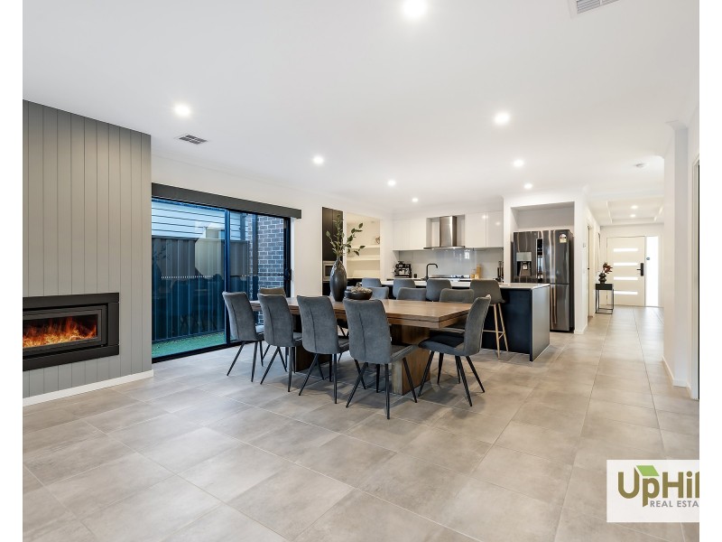 11 Mediterranean Avenue, Clyde VIC 3978