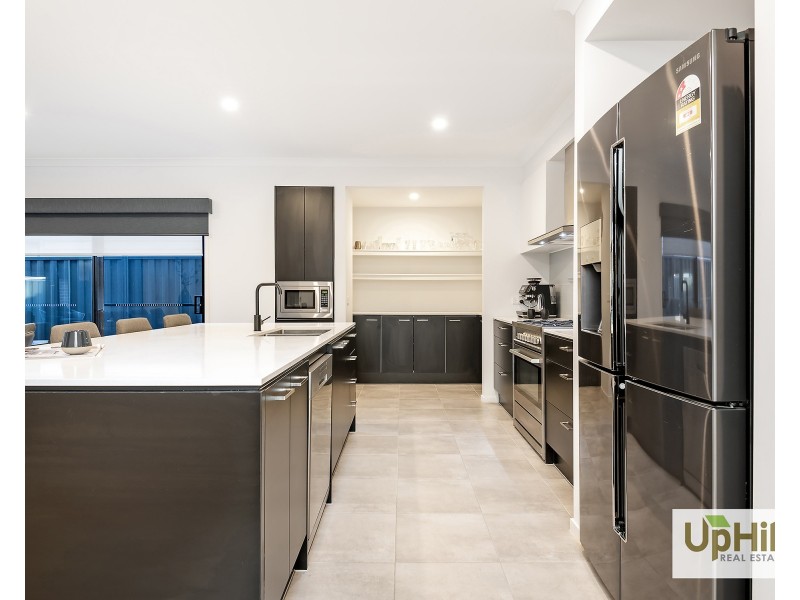 11 Mediterranean Avenue, Clyde VIC 3978