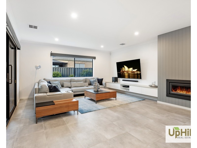 11 Mediterranean Avenue, Clyde VIC 3978