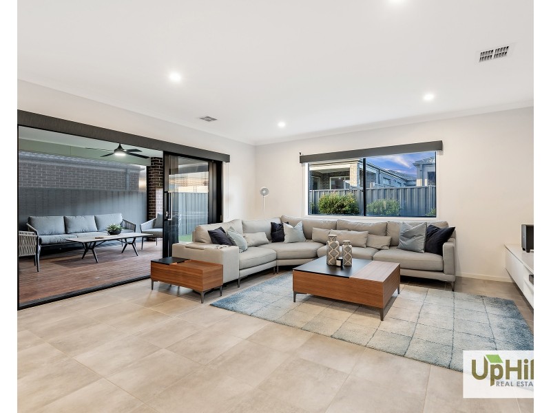 11 Mediterranean Avenue, Clyde VIC 3978