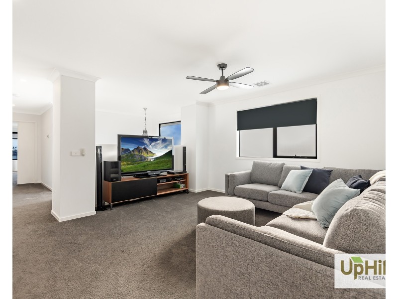 11 Mediterranean Avenue, Clyde VIC 3978