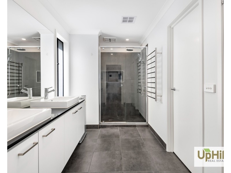 11 Mediterranean Avenue, Clyde VIC 3978