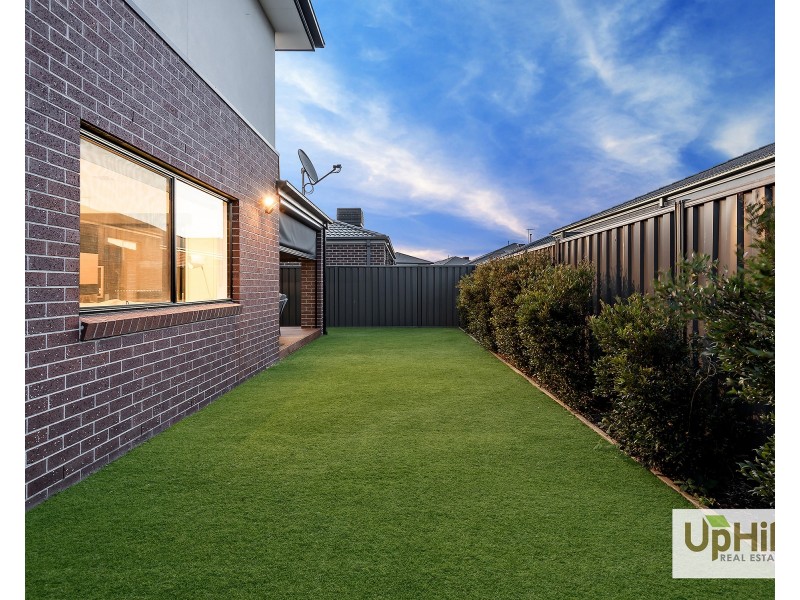 11 Mediterranean Avenue, Clyde VIC 3978