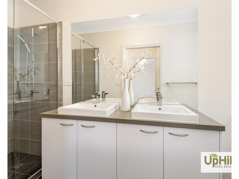 7 Tartan Drive, Clyde North VIC 3978