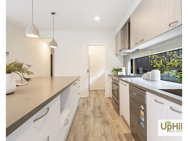 7 Tartan Drive, Clyde North VIC 3978