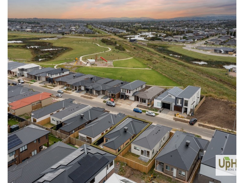 7 Tartan Drive, Clyde North VIC 3978