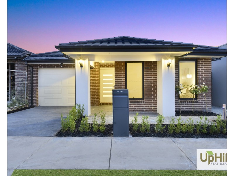 11 Tartan Drive, Clyde North VIC 3978