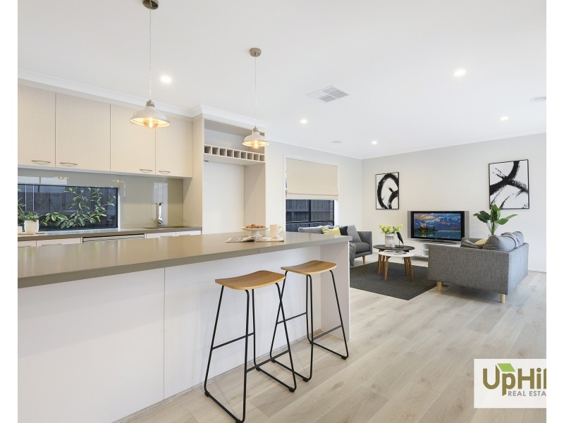 11 Tartan Drive, Clyde North VIC 3978