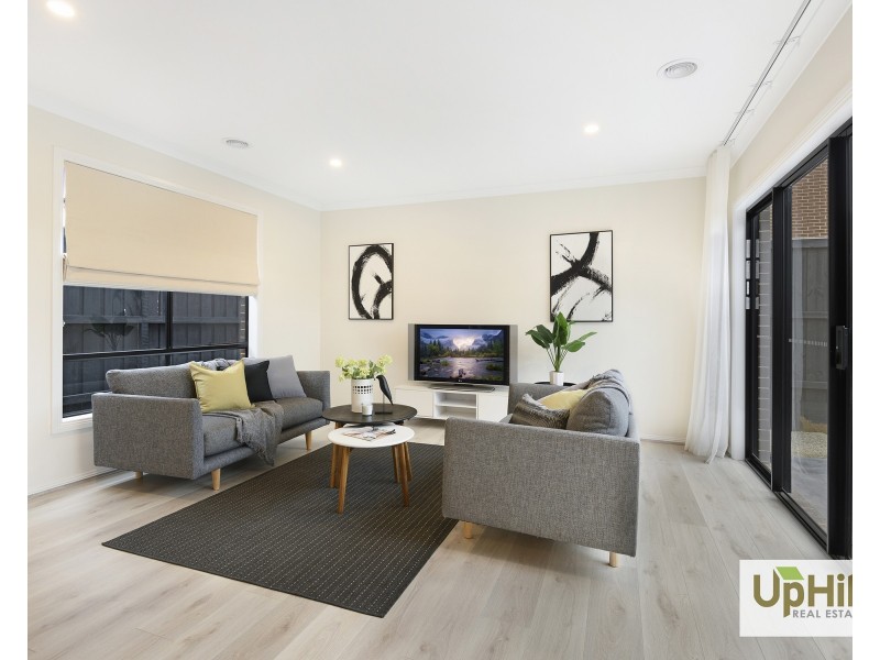 11 Tartan Drive, Clyde North VIC 3978