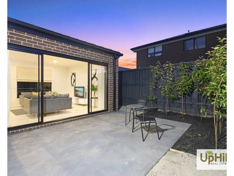 11 Tartan Drive, Clyde North VIC 3978