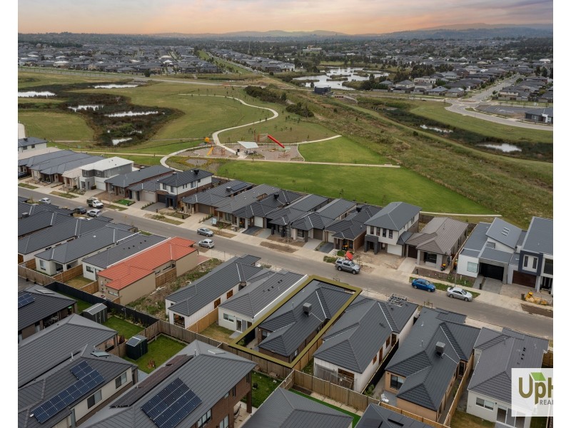 11 Tartan Drive, Clyde North VIC 3978