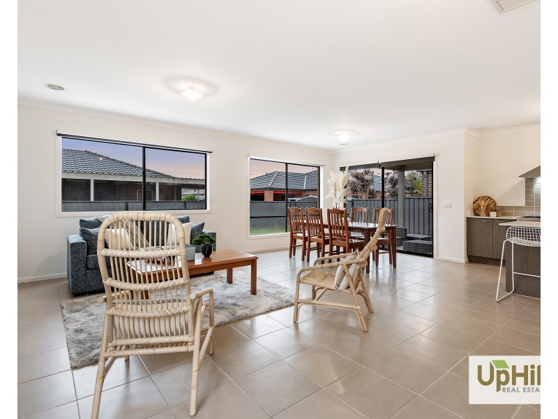 46 Selandra Boulevard, Clyde North VIC 3978