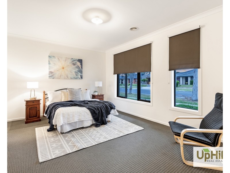 46 Selandra Boulevard, Clyde North VIC 3978