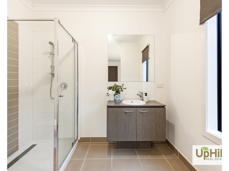 46 Selandra Boulevard, Clyde North VIC 3978