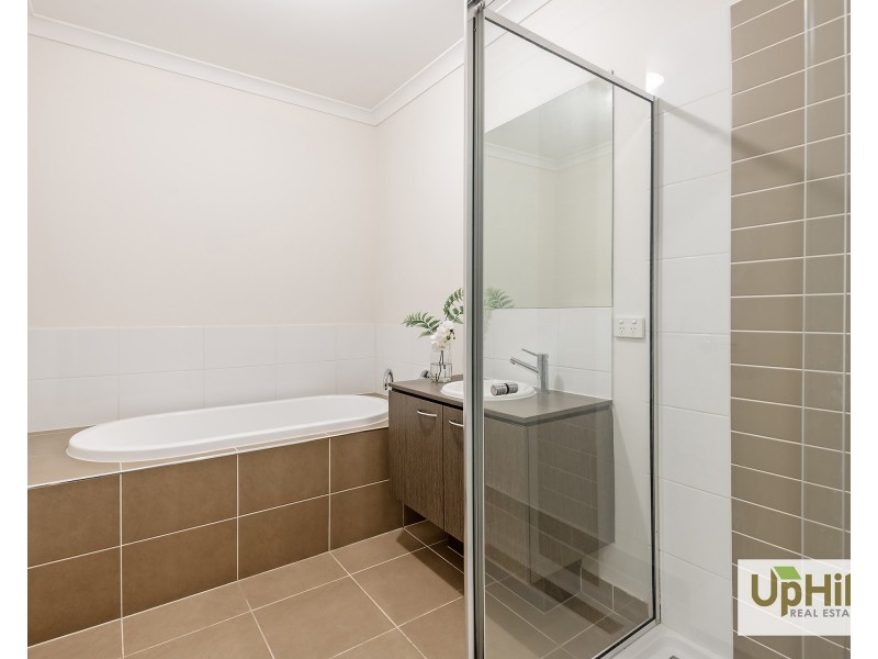 46 Selandra Boulevard, Clyde North VIC 3978