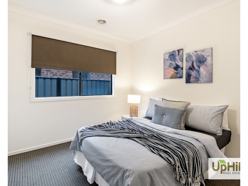 46 Selandra Boulevard, Clyde North VIC 3978