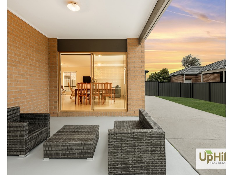 46 Selandra Boulevard, Clyde North VIC 3978