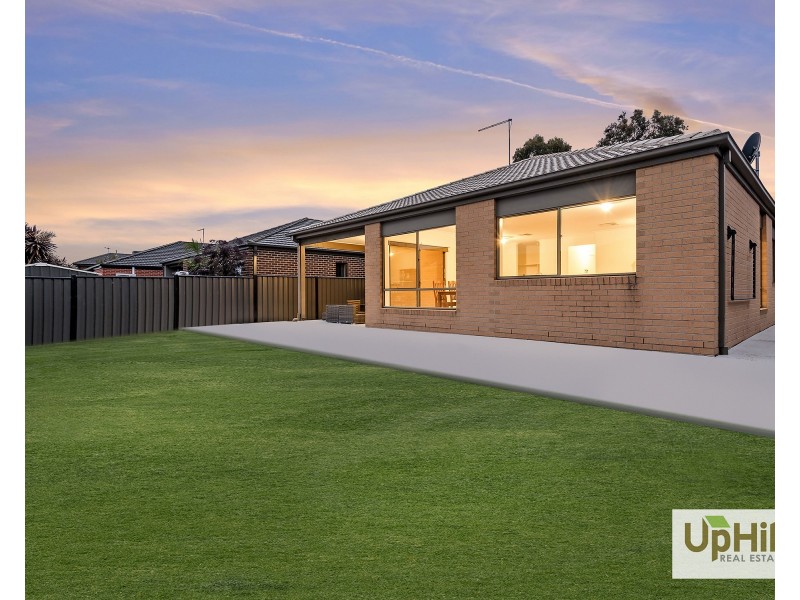46 Selandra Boulevard, Clyde North VIC 3978
