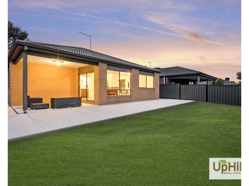 46 Selandra Boulevard, Clyde North VIC 3978