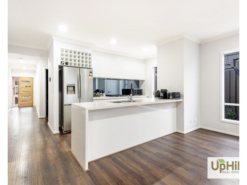 9 Aegean Street, Clyde North VIC 3978