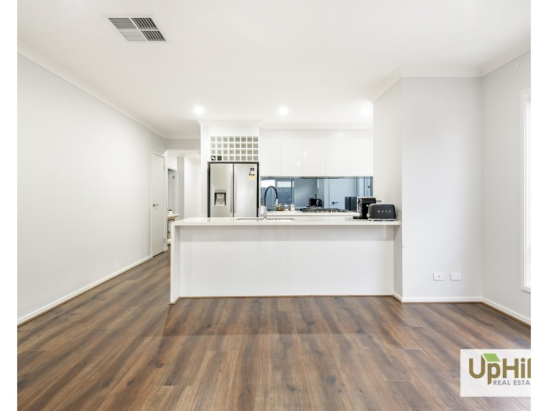 9 Aegean Street, Clyde North VIC 3978