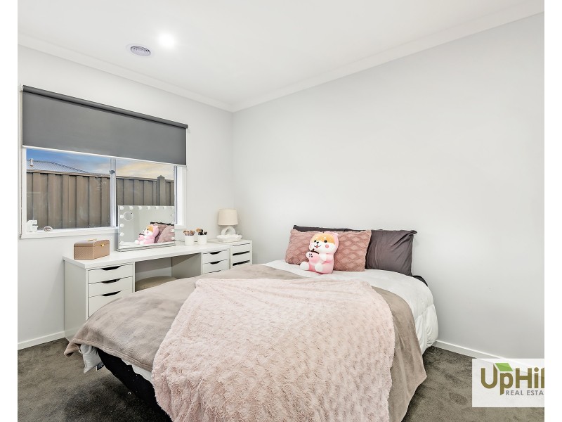 9 Aegean Street, Clyde North VIC 3978