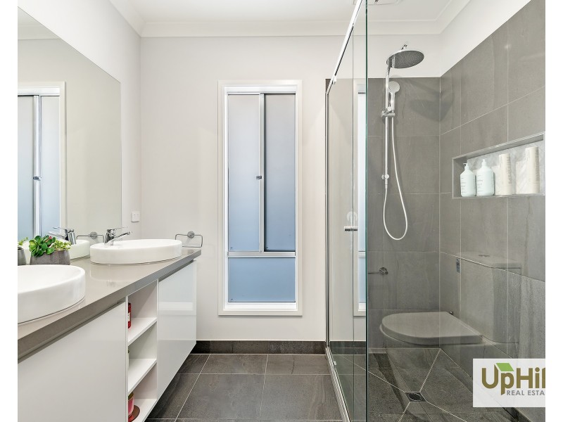 9 Aegean Street, Clyde North VIC 3978