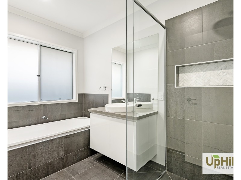 9 Aegean Street, Clyde North VIC 3978