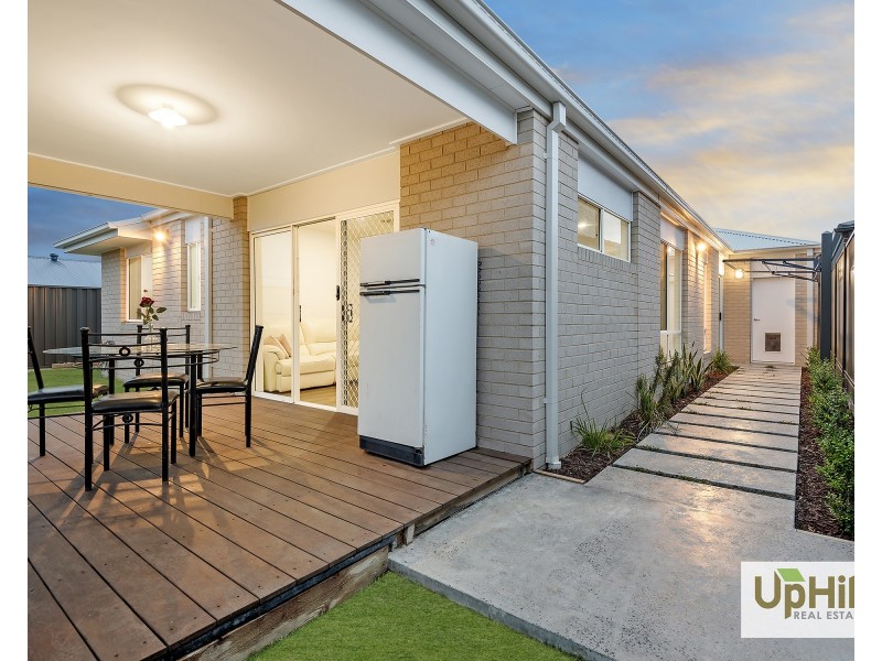 9 Aegean Street, Clyde North VIC 3978