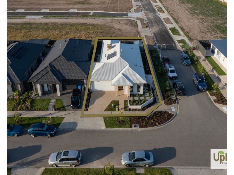 9 Aegean Street, Clyde North VIC 3978