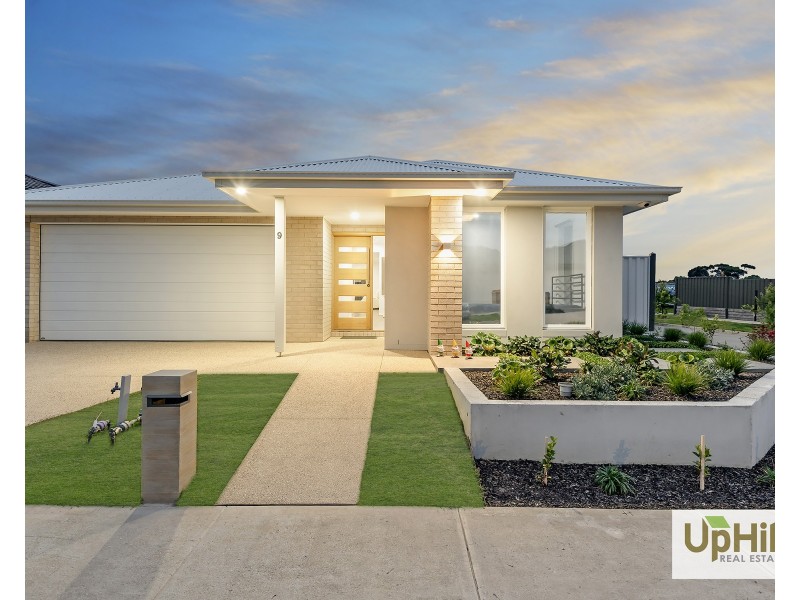 9 Aegean Street, Clyde North VIC 3978