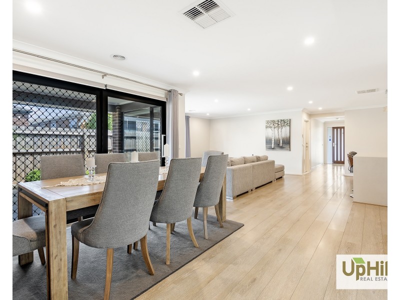 4 Hollybush Avenue, Clyde North VIC 3978