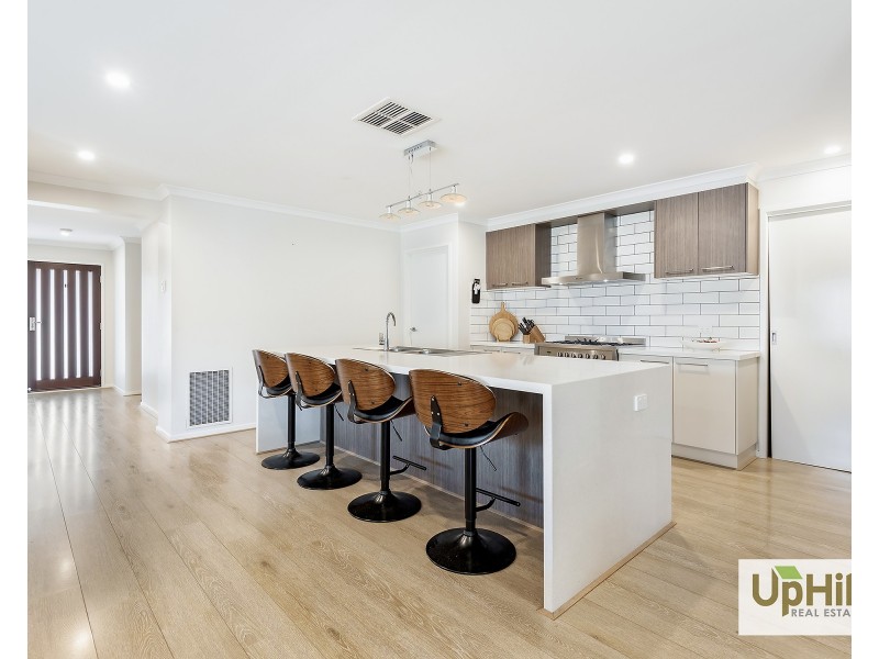 4 Hollybush Avenue, Clyde North VIC 3978